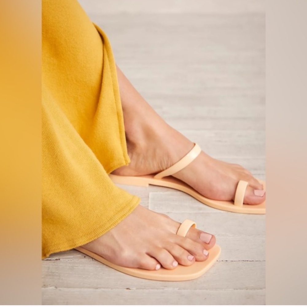 Jeffrey Campbell Toe Loop Sandals Light Orange Size 9 NEW